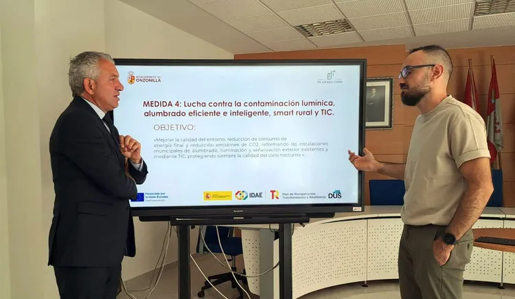 NICANOR SEN VISITA LAS OBRAS DE ONZONILLA EN EL PROGRAMA DUS 5000